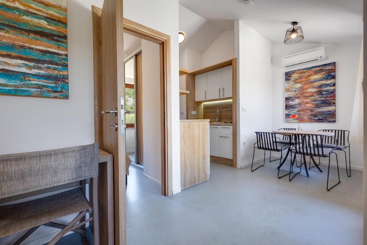 Apartments Jezera Lovisca エクステリア 写真